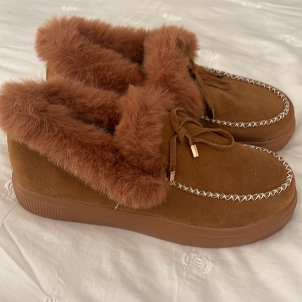 Faux suede slippers size 8 1/2 new without box - Picture 2 of 3